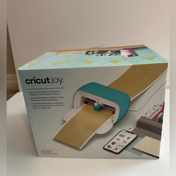 New Cricut Joy Compact Smart Cutting and Writing Machine - Picture 2 of 4